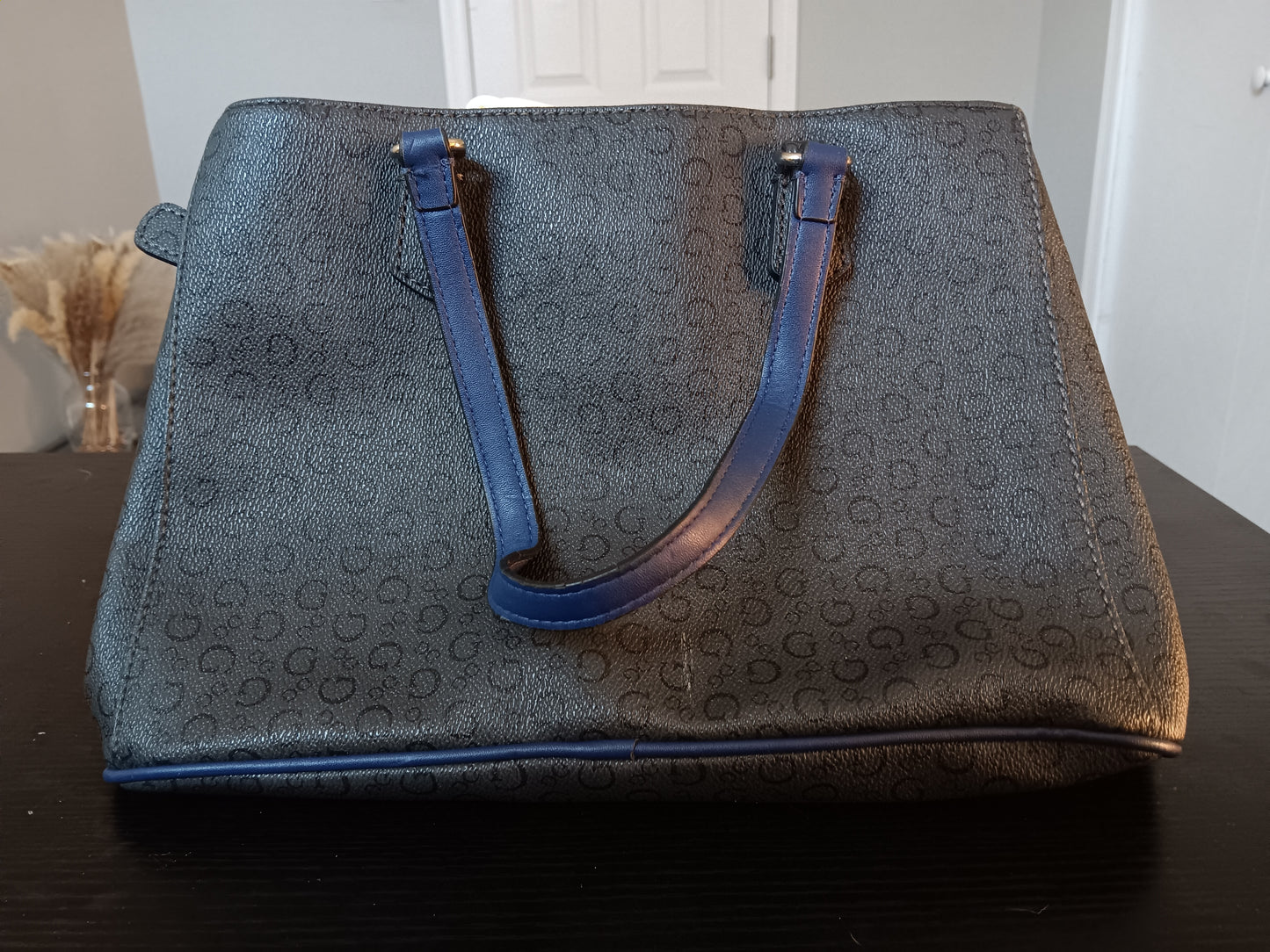 GUESS DESIGNER WOMEN PURSE/ BAG