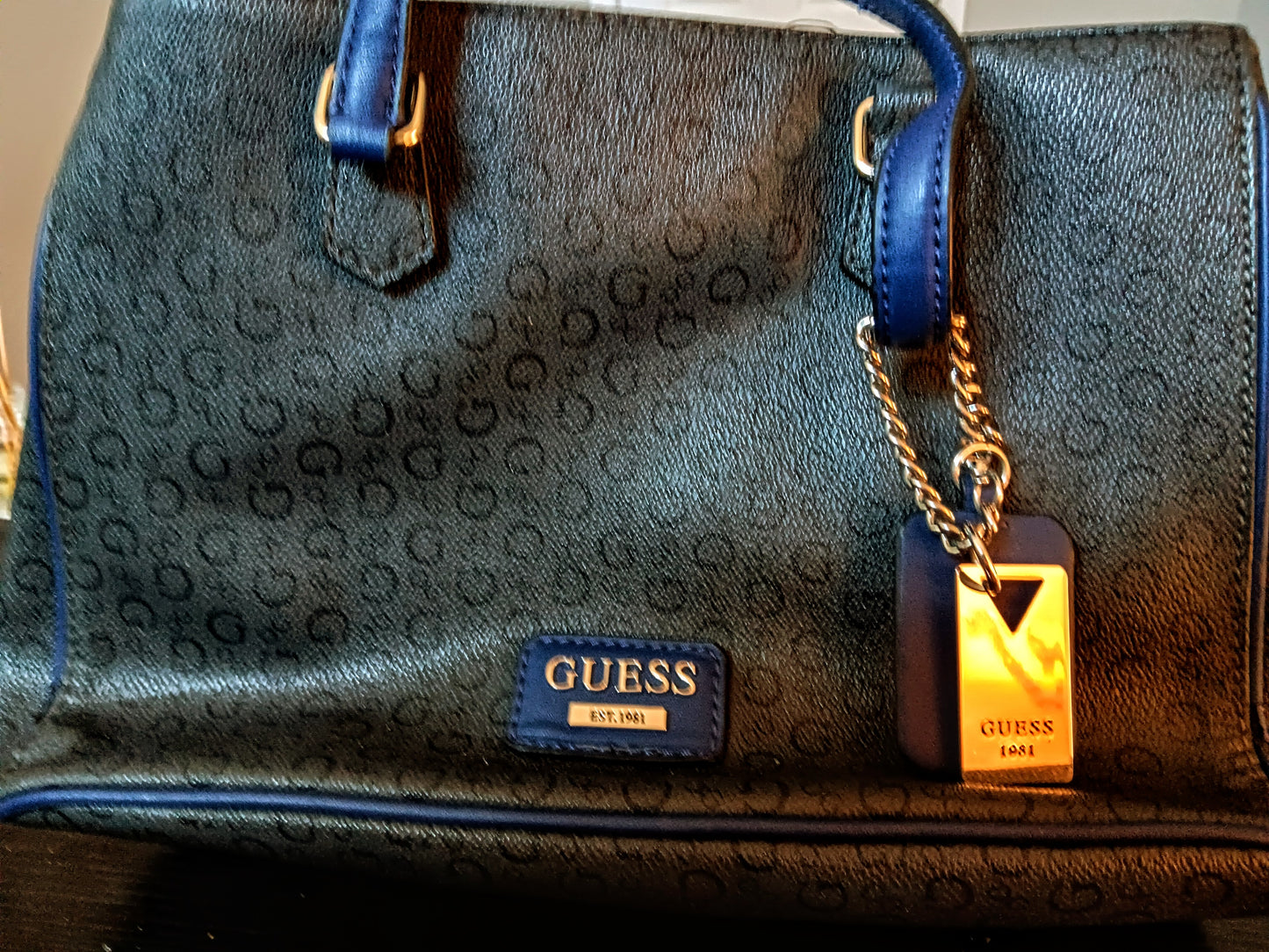 GUESS DESIGNER WOMEN PURSE/ BAG