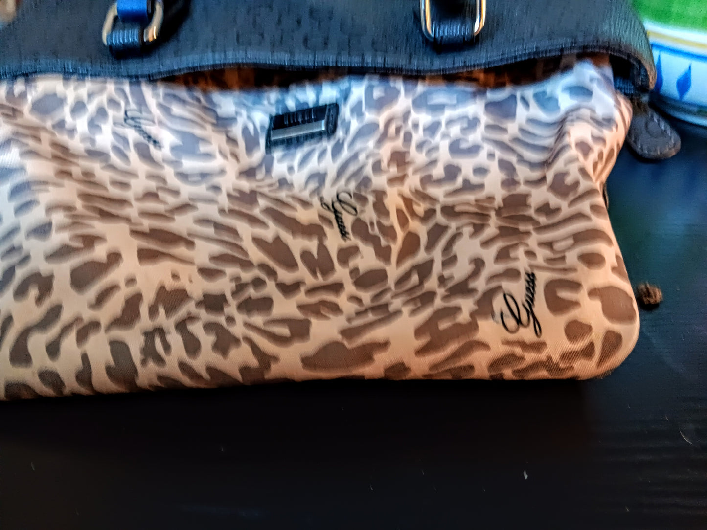 GUESS DESIGNER WOMEN PURSE/ BAG